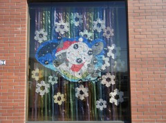 トトロ、冬　ガラス窓